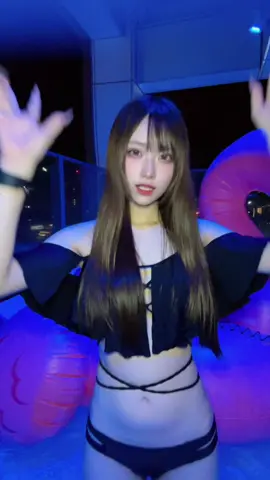 去年より5キロ増量ネキ︎^_^YouTubeまた落ち着いたら投稿するから待っててね〜pc壊れちったから(><)#ナイトプール #体幹 #イコラブ 