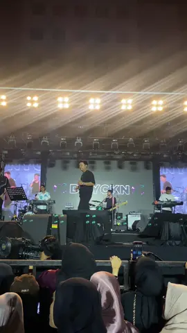 🤡 : Bagianmu koyo biasane, bagian seng ngalarani aku wae #klebus #dennycaknan #konserbandung 