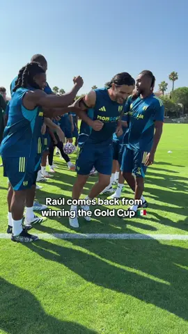 Welcome back, Raúl! 🏆 #Mexico #RaulJimenez 