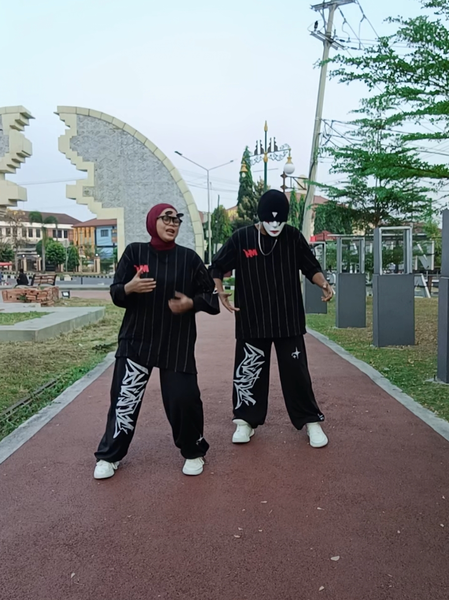 so jauh so tanam #fyp #dance @Desa dance🇲🇨 
