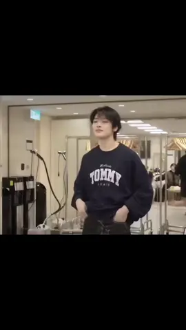 (Cuenta dedicada a ginn🤍) — #JEONGIN :: PORFIN VOLVII,perdón por desaparecer tanto tiempo☹️|| les voy a dar más contenido oki ||~ . . . . . // #I_N   #jeongin  #mylove  #fyp  #Viral  #zyxbca  #tiktok  #bias  #dedicar  @TikTok 