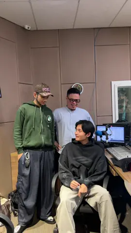 kita dengerin versi @Basboi @aji sabha 