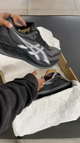 Mending nyesel beli dari pada nyesel gajadi beli😋 #fyp #toscosneakersroom #superblast2 #asicsrunning 