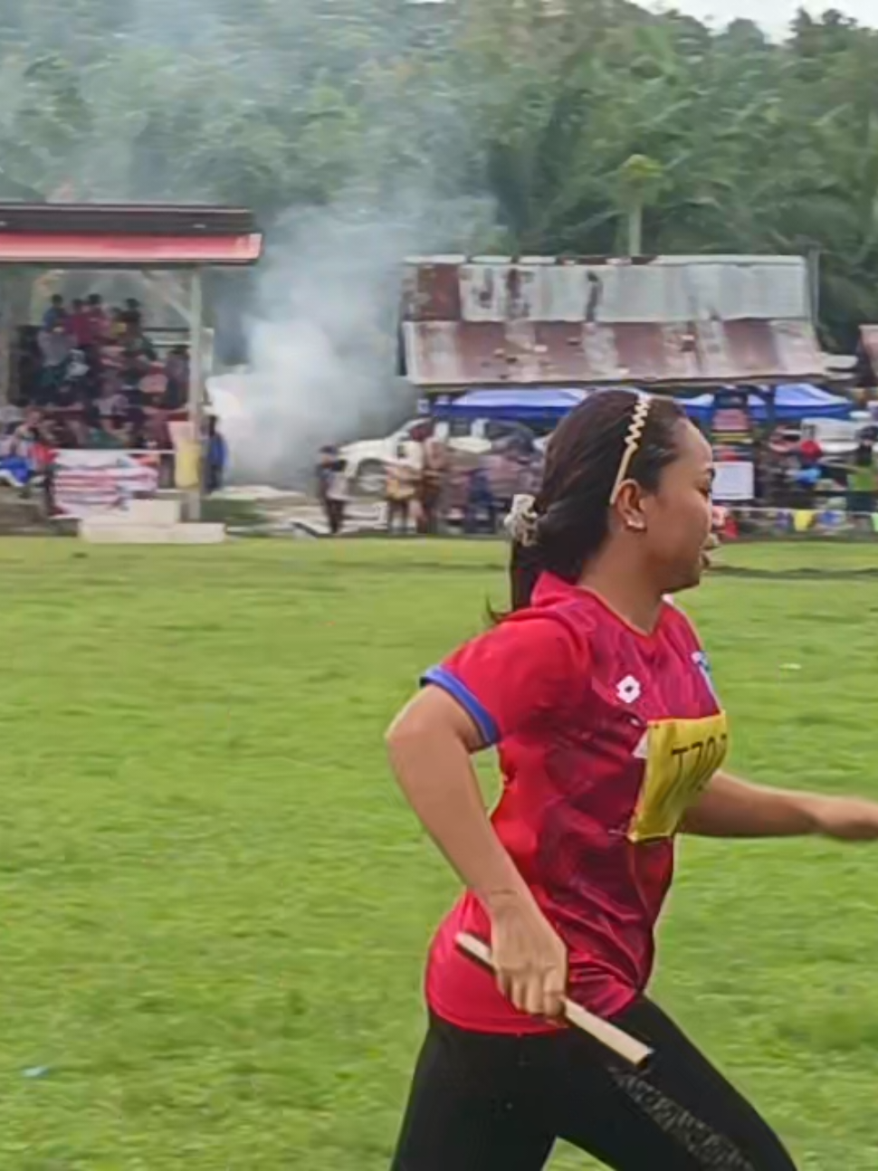 RUPANYA VIDEO INI ADA. 4X200M PIBG. Perempuan U35.  Sengit dan dramatik. Kali ini tidak ada yang jatuh.  #4x200m #trackandfield #sukanpibg #ulusugut #mypageforyou #mypage 