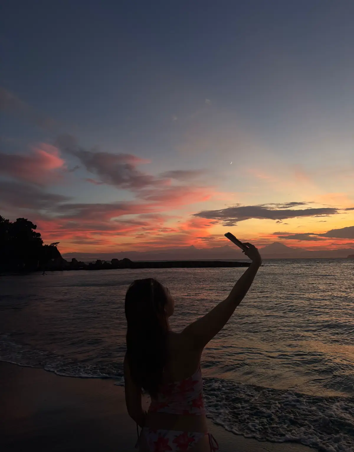 東京からすぐなのにこんな綺麗なsunset見れるのさいこう！💛#一色海岸 #森戸海岸 #逗子 #おすすめ #海 