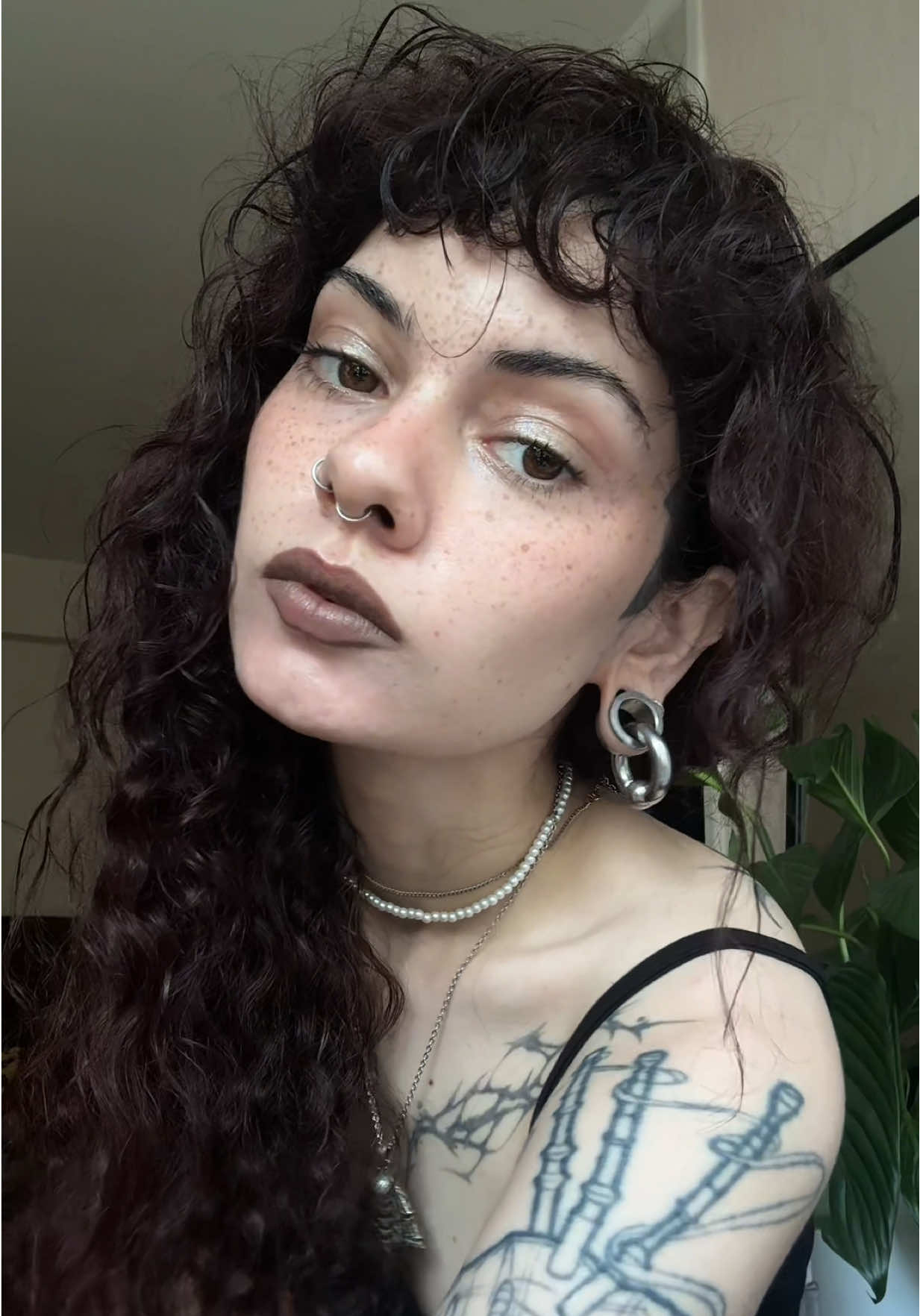 Гоуредик на озон с @Beauty Bomb @SHU @Influence beauty @essence.cosmetics 🖤#makeup #makeuptutorial #makeupartist #makeuphacks #makeuptransformation #makeupreview #MakeupRoutine #BeautyTok #mytypemakeup #grungemakeup #dailymakeup #dailymakeuproutine #dailymakeuptutorial #lazymakeup 