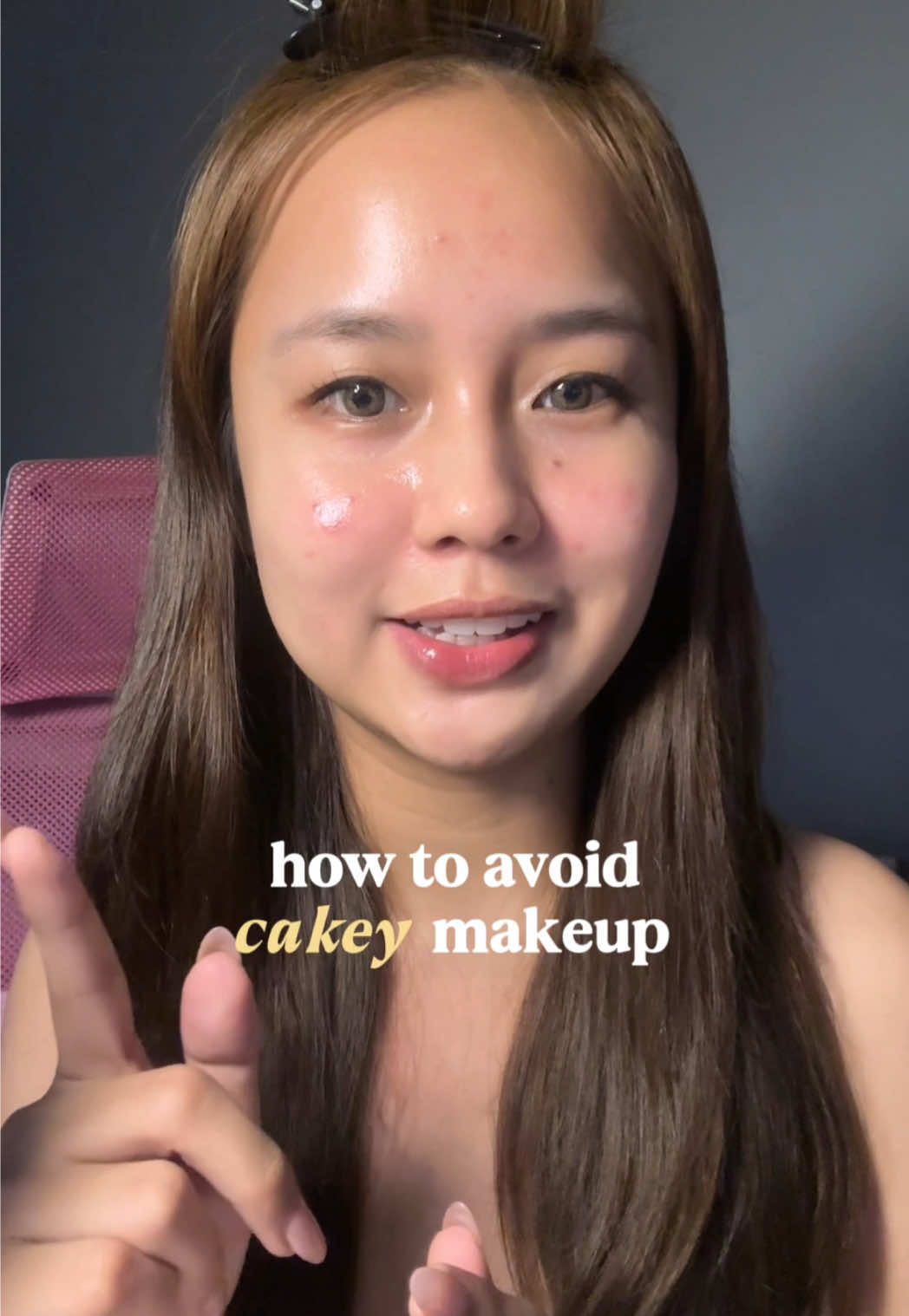 how to avoid cakey makeup!! 🧏🏻‍♀️ I found this hack a few days ago, gave it a try, and it worked!! #makeupph #skinprep #beautyph #fyp 