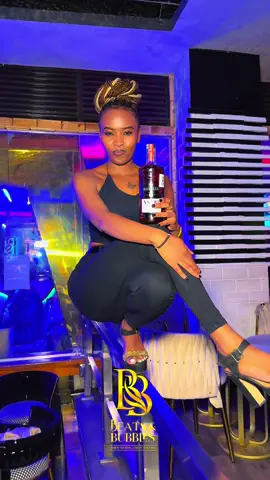 Our very own hostess just bodied the #NickiMinajChallenge — energy unmatched!🍾 Pull up this weekend and catch the baddies LIVE in action💃🏽 #beatsandbubbles🍻 