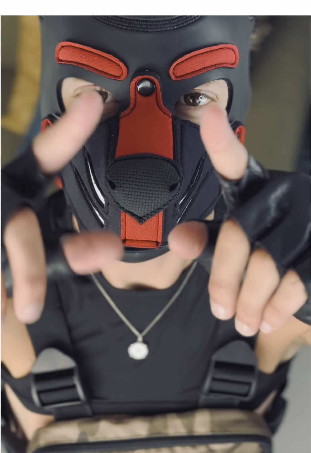 Cette musique m’ambiance tout le temps ! Du coup j’ai repris la danse !  #pupplay #pupplaycommunity #gay 