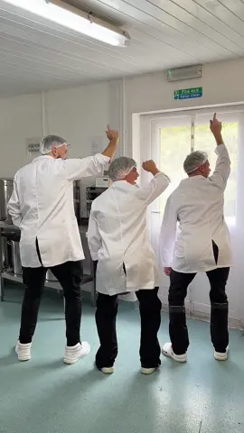 Who needs men in uniform when you have men in hairnets 💁🏼‍♀️😂 #comeonbarbieletsgoparty #meninuniform #funnytiktok #trending #guthealth #chucklinggoat #fyp 