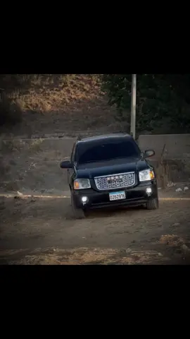 #สปีดสโลว์ #สโลว์สมูท #راعي_الجمس #gmc #envoy #fyppage #gmclebanon #for #foryoupage #foryou #gmc2020 #rayan #black #viral #tiktok #like #explore #Summer #trend #capcut 