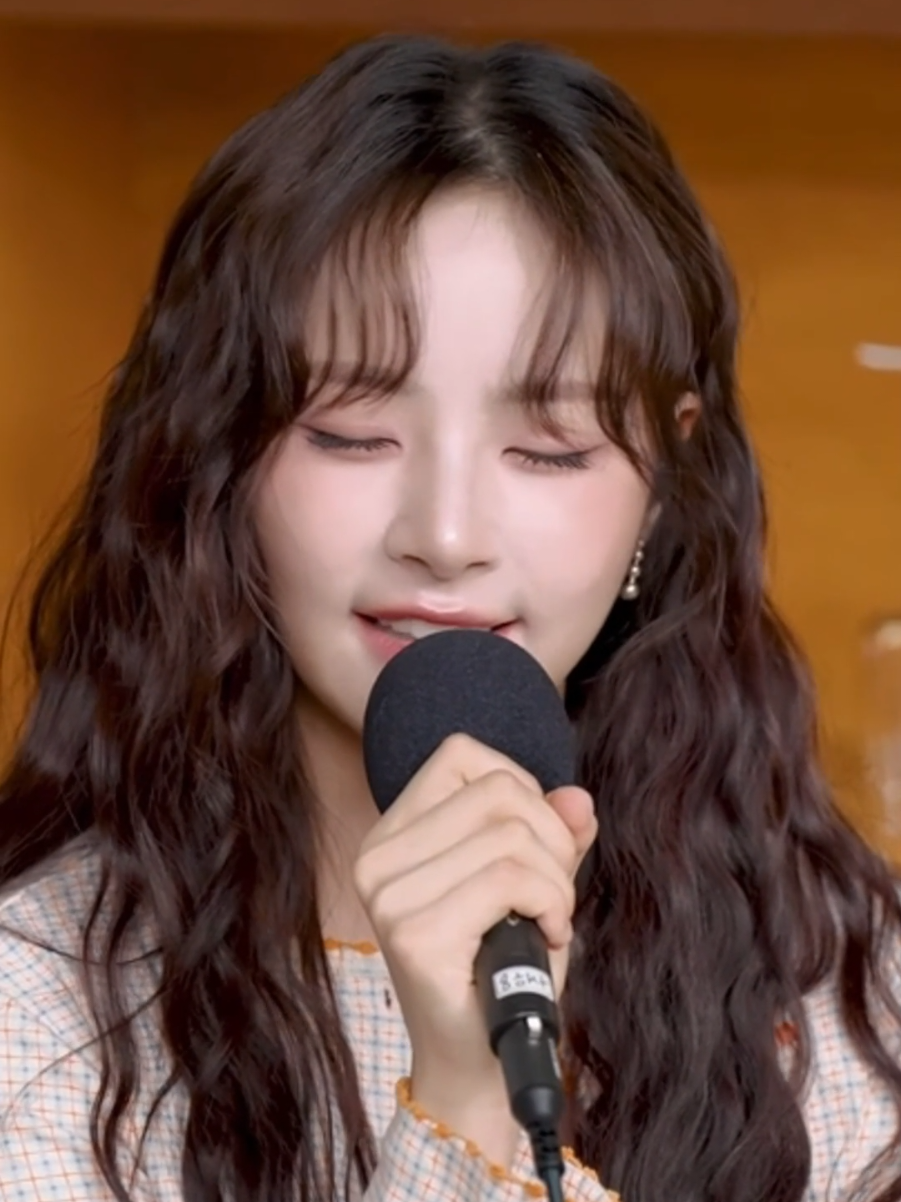 Golden Cover  #FIFTYFIFTY #피프티피프티  #ChanelleMoon #Hana  #문샤넬 #하나 
