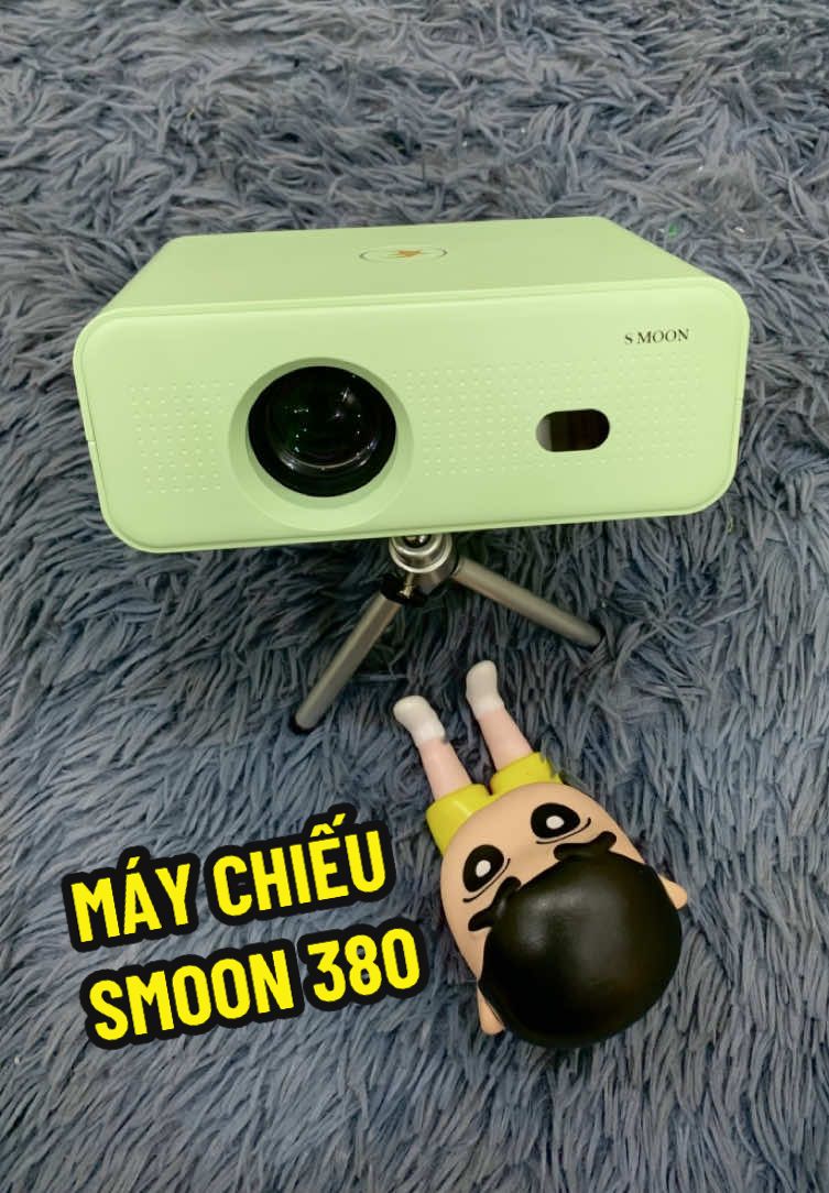 Máy chiếu mini đơn giản - nhỏ gọn được tặng kèm cây tripod mini 💚😎 sao mà cưng xĩuuuu  #smoon #smoonmedia #smoonvina #smoon380green #smoon380 #maychieumini #matcha #tienloi #giaitri #xuhuong #xh 