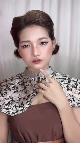 Vietnam lookလေး သင်တန်းပြင်ပြထားပါတယ်❤️❤️#fyp#tiktoker#မြင်ပါများပြီးချစ်ကျွမ်းဝင်အောင်လို့ #makeupeainthu#makeupartist