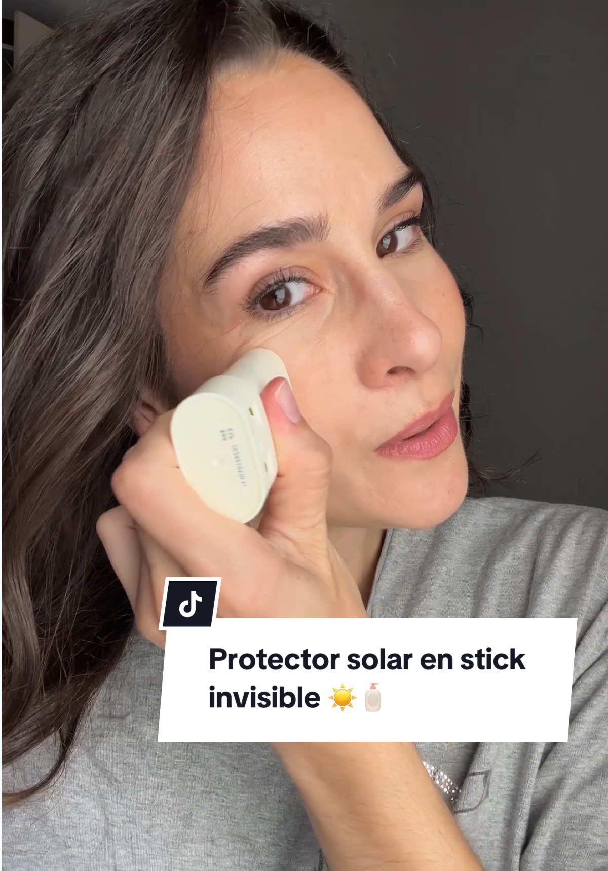 He encontrado el protector solar en stick invisible perfecto para este verano! Reaplicar el protector solar ya no será un drama nunca más 🤭 podéis conseguirlo directamente en tiktok shop! #protectorsolar #protectorsolarviral #protectorsolarstick #sticksolar #beautyofjoseon @Beauty of Joseon 