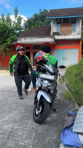 Sangka pake tuyul? Ndak bro... Cuma numpang WiFi Intynet di depan rumah 🤣 Pasangannya gratis, bayarnya murah lagi! Kamu juga mau gacor? Langsung pasang Intynet sekarang!!!