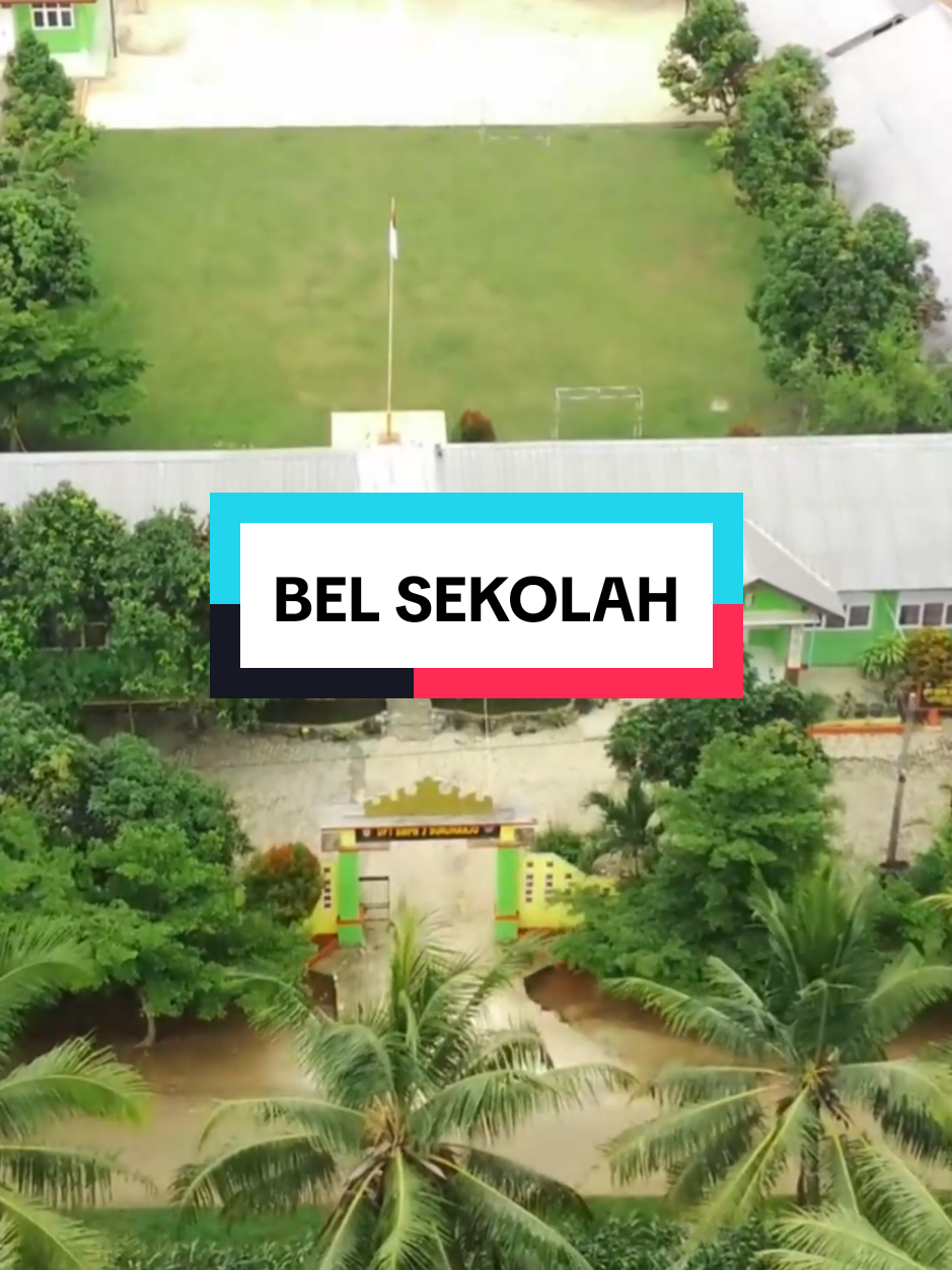 Bel sekolah telah berbunyi! Langit biru, suasana pagi yang cerah, dan semangat baru menyambut pembelajaran di lingkungan sekolah 📚✨ 📍 UPT SMP Negeri 3 Sukoharjo #BelSekolah #DroneView #SuasanaSekolah #BackToSchool #SemangatBelajar #SMPN3Sukoharjo #spentaspringsewu #uptsmpn3sukoharjo