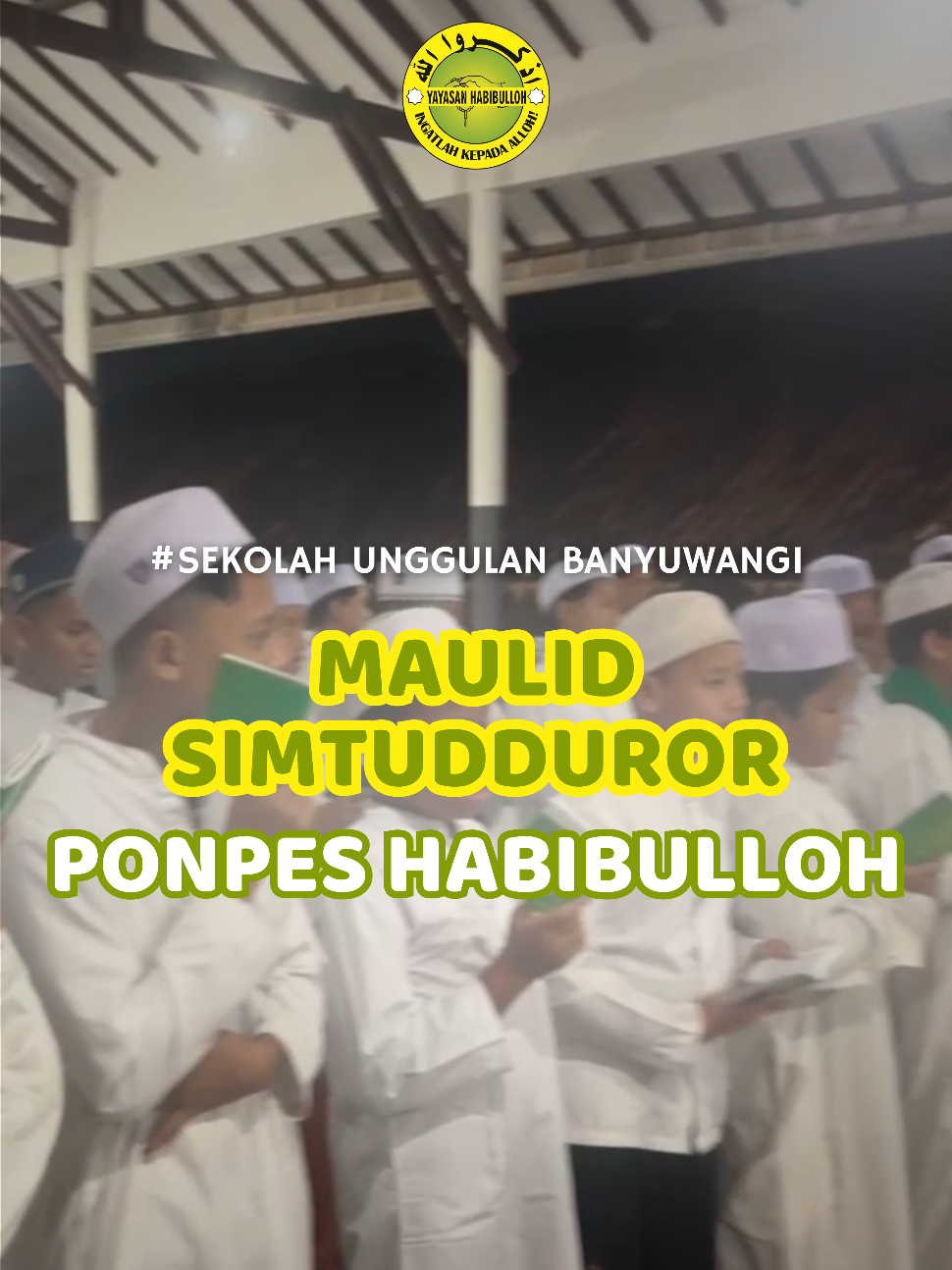 Pembacaan Maulid Simtudduror bersama para santri Ponpes Putra Habibulloh berjalan penuh hikmat. Semoga semangat mencintai Rasulullah ﷺ terus tertanam dalam hati para penerus bangsa.