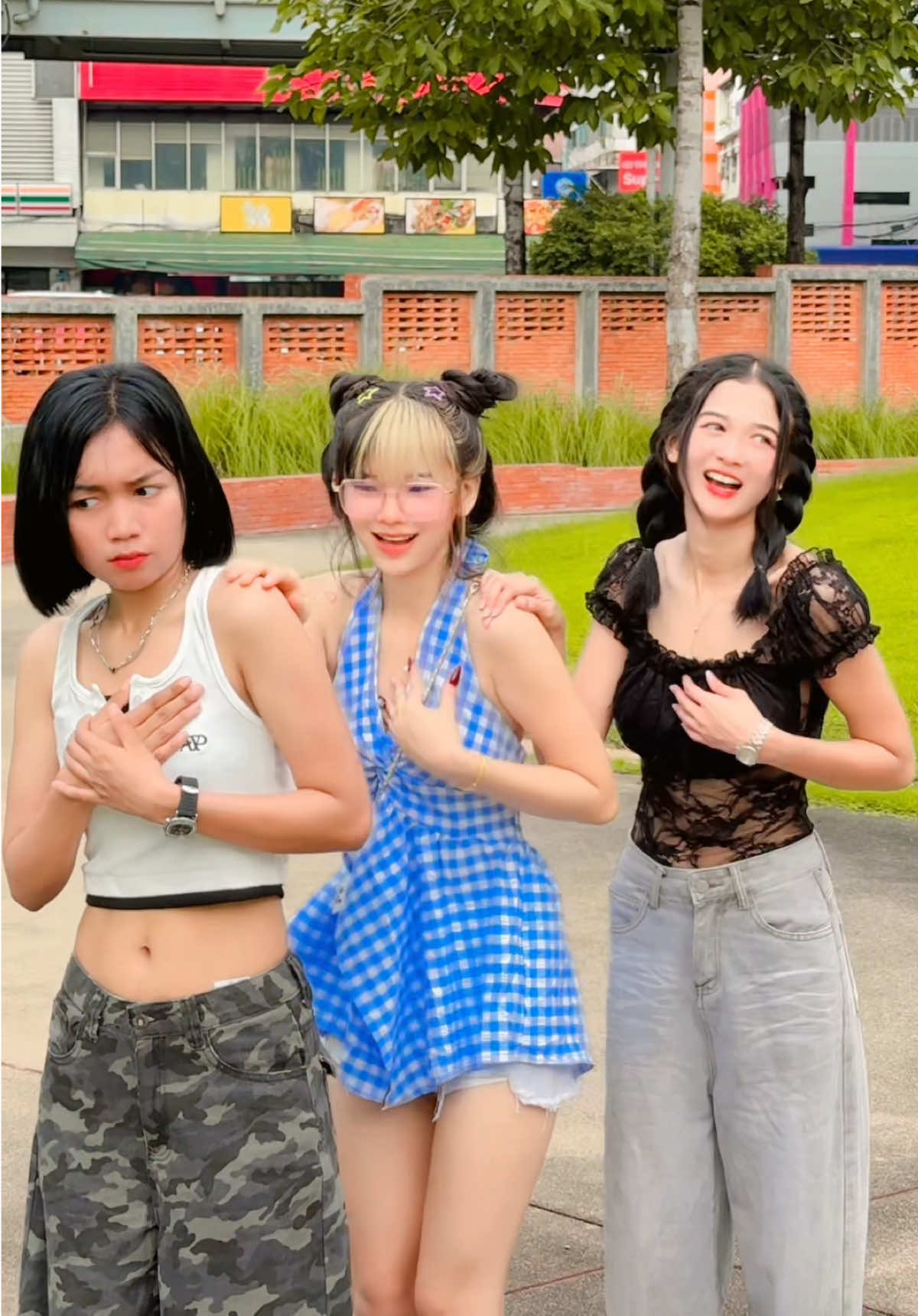 #ဘာဖစ်ကြတာလဲ့မေးပေးကြအုံး🤣💗#ရောက်ချင်တဲ့နေရာရောက်ကွာ👌@🇲🇲Ju Ju (official 2.8M)🇹🇭 @🦋Nan Tha Zin🇬🇲(Official 2M) 
