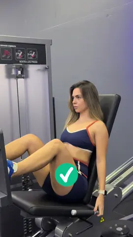 ✅Leg press 🎯Prensa de piernas  ▶️腿举机 🏋🏻‍♀️تمرين ضغط الساق . . . #musculacaofeminina #gym #legpress #treinofeminino #glutes 