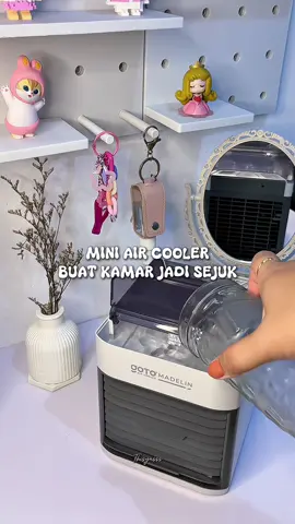 Kamar jadi adem dan wangi maka bobo pun jadi nyenyaak ❄️☺️ #aircooler #aircoolerfan #aircoolermurah #goto #aircoolerviral #minifan #acmini #acportable #pendinginruangan #gotomadelinaircooler #SatuKontenTiapHari 