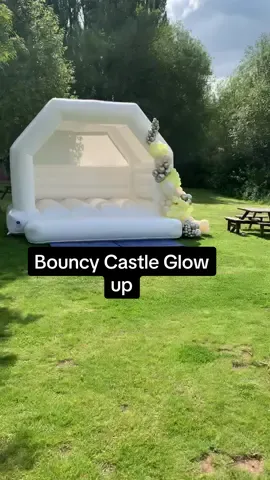 Balloon garland + bouncy castle = instant party magic 🎈🏰 Watch this glow-up come together in seconds ⏱️✨ #BalloonGarland #BouncyCastleSetup #EventDecor #PartyGlowUp #TimelapseTransformation #BalloonStylist #DIYPartyDecor