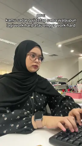 untungnya cepet sadar dan langsung touch up 😌 #fyp #worklife #workhard #officelife #kantor #genz #kerjakeras 