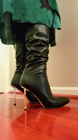 No words needed. Just the sound of heels and heads turning. ⚡👠 #creatorsearchinsights #ThighHighBoots #PowerLook #OOTD #BoldStyle #StilettoVibes #FashionStatement 