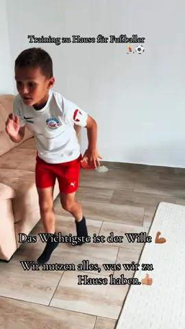 🏃‍♂️⚡ Schnelligkeit + Ballkontrolle = starke Kombi! Mit 9 Jahren schon Vollgas geben 💪⚽ Zu Hause wird alles genutzt – kein Limit! 🔥😎 #FußballTraining #Ballgefühl #Schnelligkeit #ZuHauseTrainieren #FußballLiebe #JungesTalent #NextLevel #Kinderfußball #Motivation #TikTokFußball 