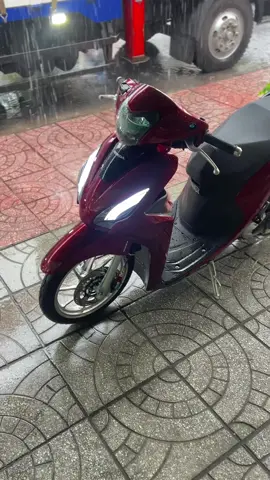 Mưa nữa 🥹#vision #southvietnamscooterteam #xuhuong #xuhuongtiktok 