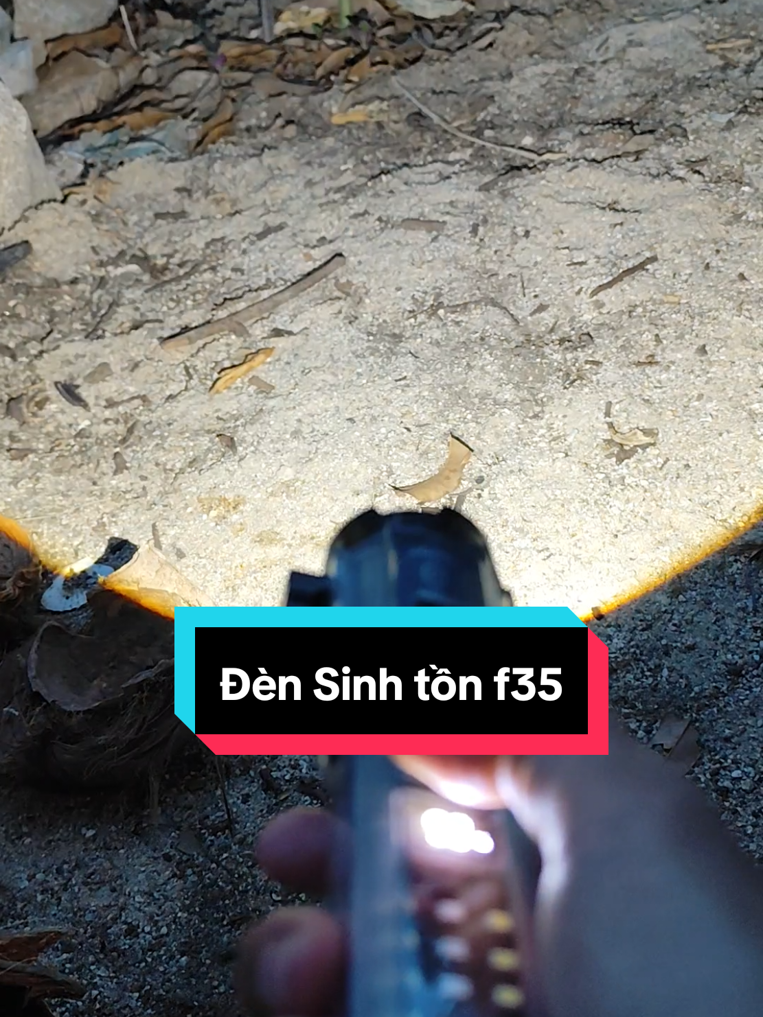 Đèn cầm tay sinh tồn F35#ly0review #denpindoidau #den #denpinsieusang 