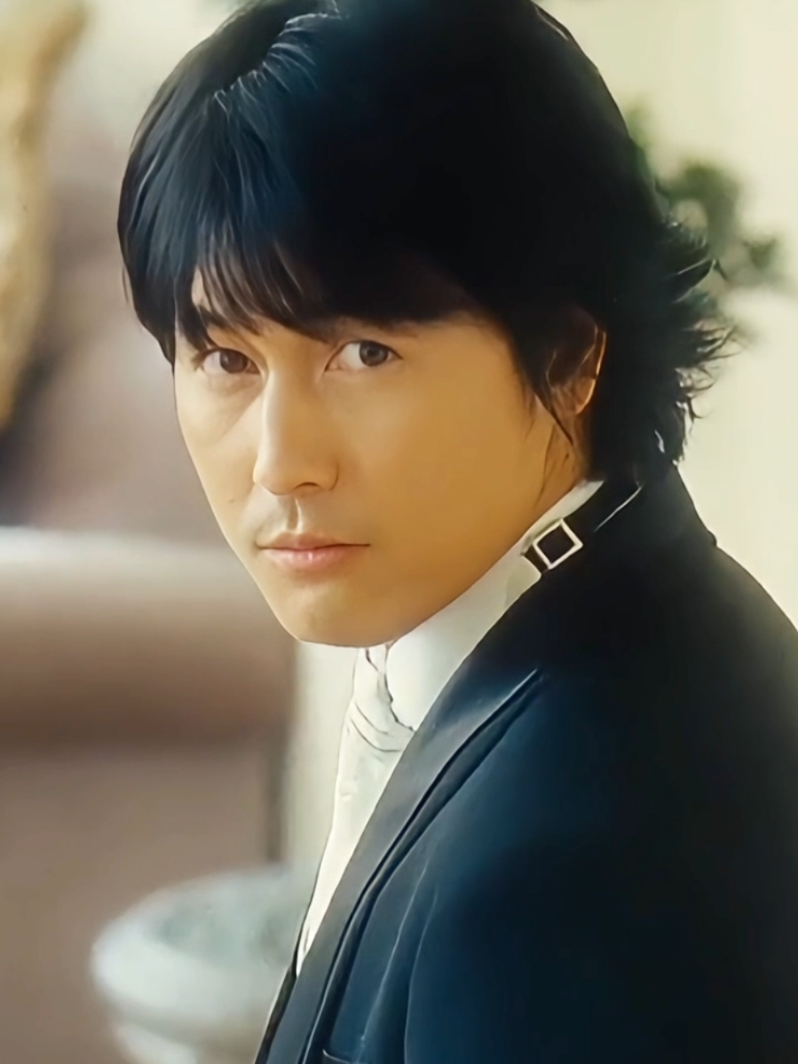 Ok, but HE looks so FINEEEEE. 😭❤️ She's pretty, too. 😍✨️ . . . . . . . . Keywords : Son Ye Jin, A Moment to Remember, Kdrama, Kdramas, Pal Pal Dil Ke Paas, Emotional Edits, Sad Edits, Korean Dramas, Korean Movies, Memories, Saiyaara, Saiyaara Movie, Chori Kiya Re, Dabangg.  . . #explore #explorepage #trending #sonyejin #kdramaedits 