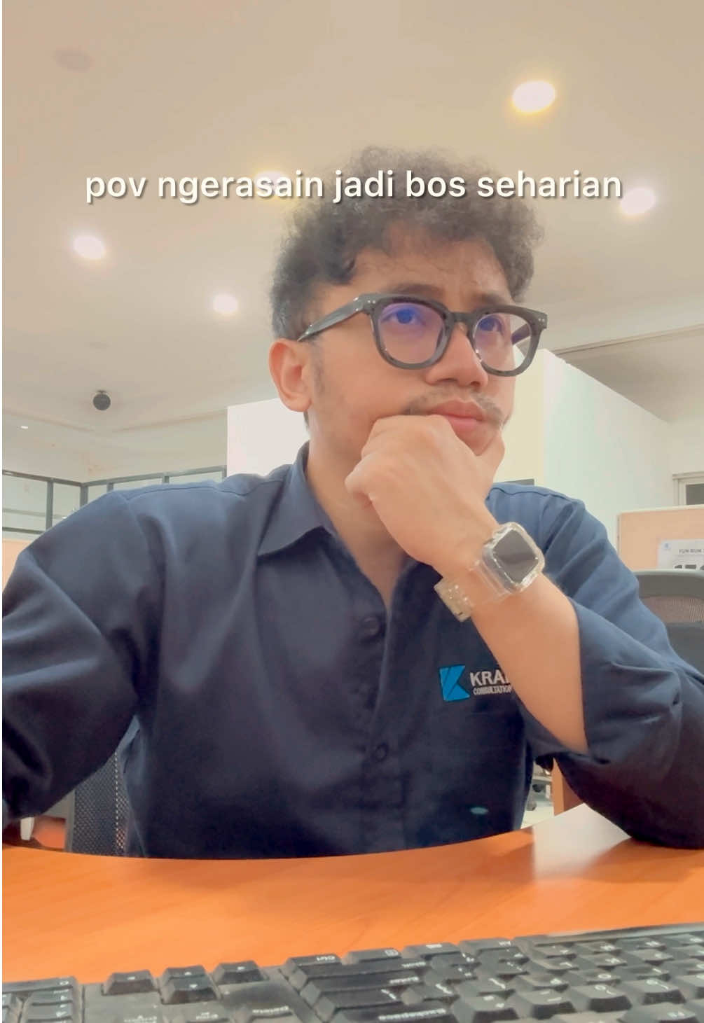 pov ngerasain jadi bos seharian, tips nya cuma pake parfum @CAVE Men's Grooming yang varian Golden Soul soalnya aromanya tuh kayak yang mahal banget, biar punya power kuat biar di notice orang-orang di kantor. jadi berasa BOS nantinya di kantor. buat yang mau bisa langsung cek keranjang kuning ya! #cave #cavemensgrooming #parfumviral #parfumcave #caveeaufeparfum #parfumcowok 