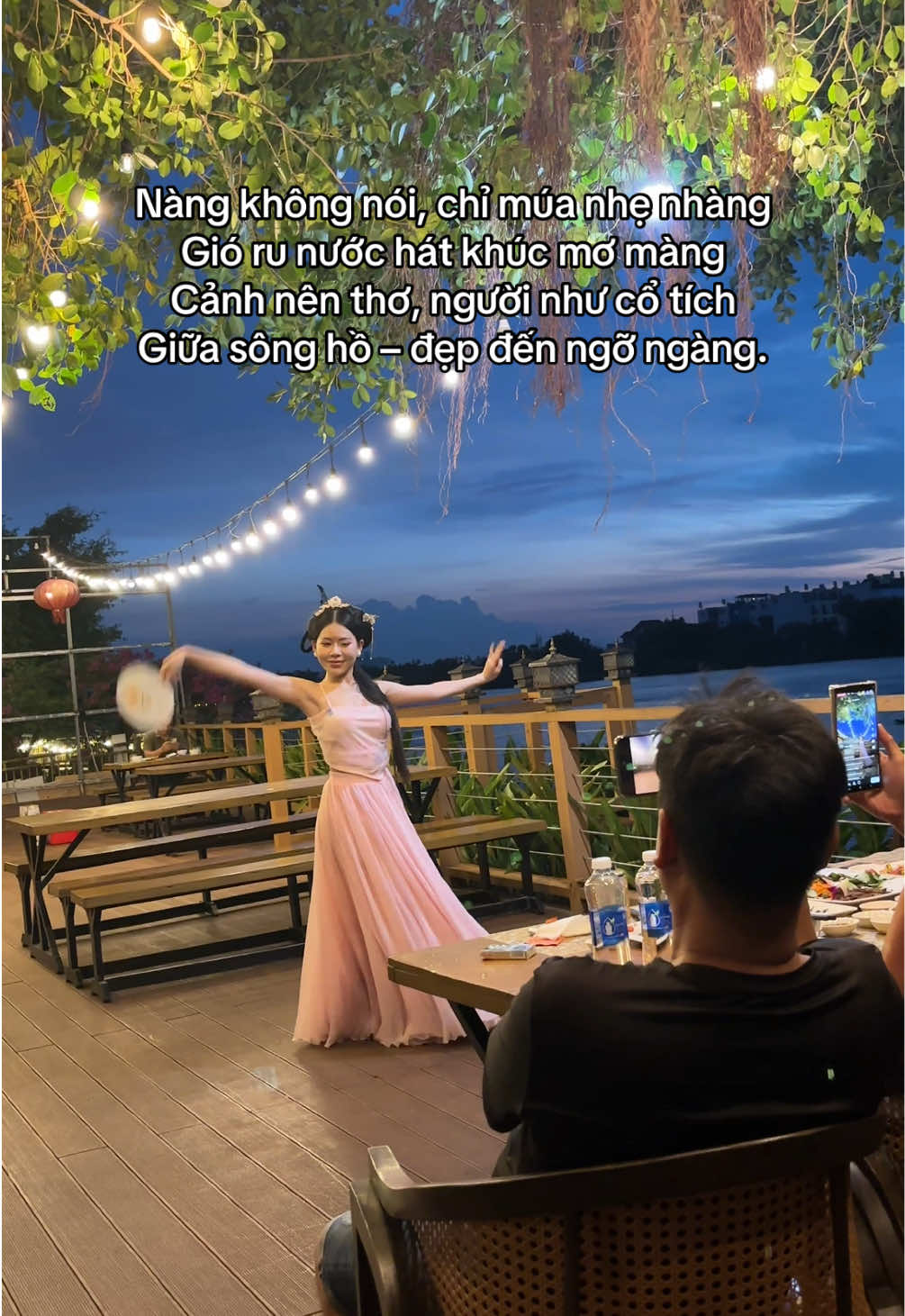 Cảnh đẹp nên thơ                     có nàng tô điểm       #langtamgiaorestaurant #langtamgiao #xuhuong #muacotrang