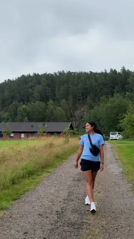 we love pride and prejudice, yall know bride and prejudice tho?🤨🤣 #sweden #tongan 