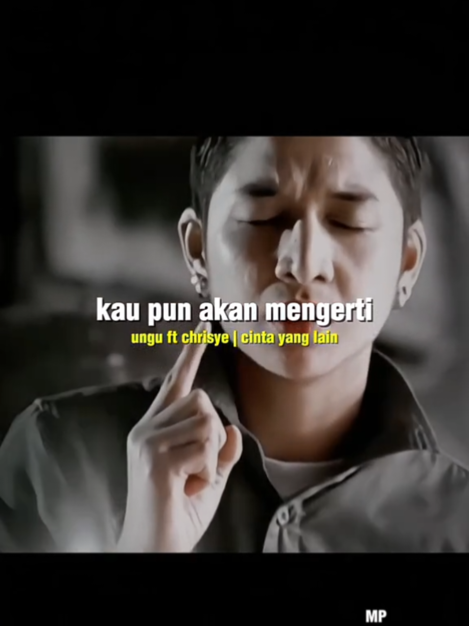 UNGU || cinta yang lain Janganlah pernah kau harapkan aku Untuk dapat mencintai dirimu Coba renungkan dalam hati kita Perpisahanlah yang mungkin terbaik #cintayanglain #ungu #feat  #chrisye #mengenang #lagulawas 