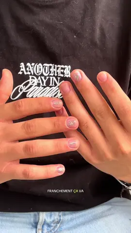 Ma première pose sur ses petits doigts mignons  #ongles #nails #nailart #onglecourt #prothesisteongulaire 