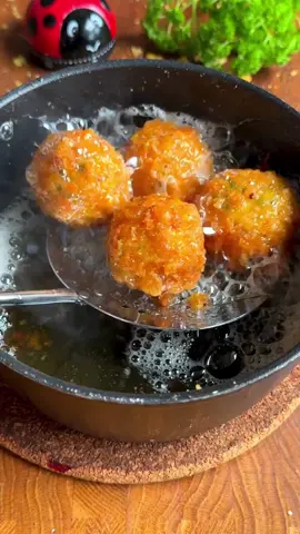 Crispy Potato Cheese Balls Full Recipe via  𝐋𝐢𝐧𝐤 𝐢𝐧 𝐦𝐲 𝐁𝐢𝐨 or 𝐄𝐒𝐒𝐄𝐍𝐏𝐀𝐑𝐀𝐃𝐈𝐄𝐒.𝐂𝐎𝐌 #potatocheeseballs #potatoballs #crispybites #cheeselovers 