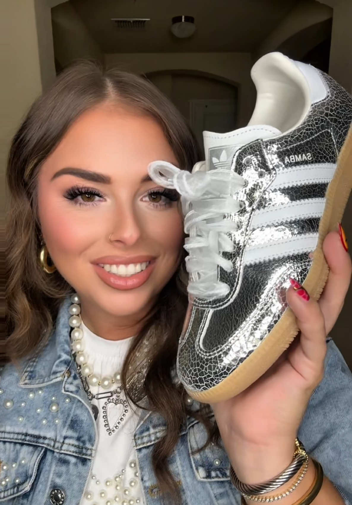 These are definitely a statement 🛸👽🩶 @Fly Kicks #metallicsambas #sambas #samba #adidas #adidassamba #fyl #sneakerlover #sneakers #shoes #flykicks #sneakerhead 