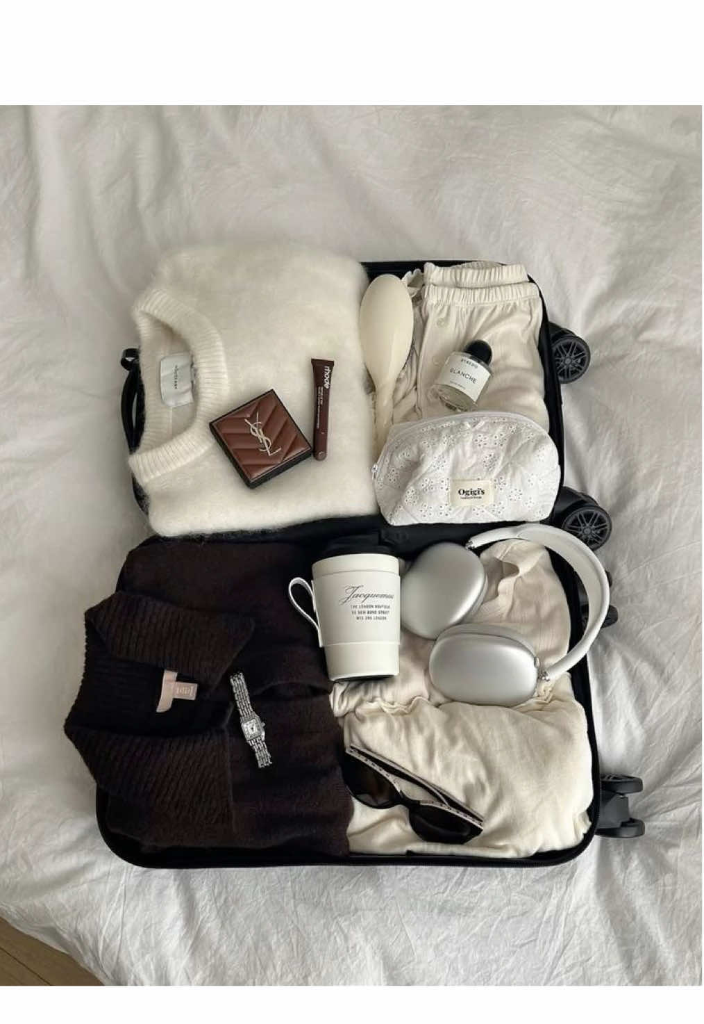 Nada mejor que encontrar tus marcas favoritas en un solo lugar 🛍️✨.  Gracias a @Mercado Libre Colombia encuentro todo lo que quiero y en un solo click 💛. #compras #maquillaje #publicidad 