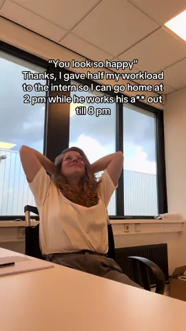 I just love the interns! 🫶 #workhumour #officehumor #9to5 #fyp #fypシ゚ #thebrandingclub 