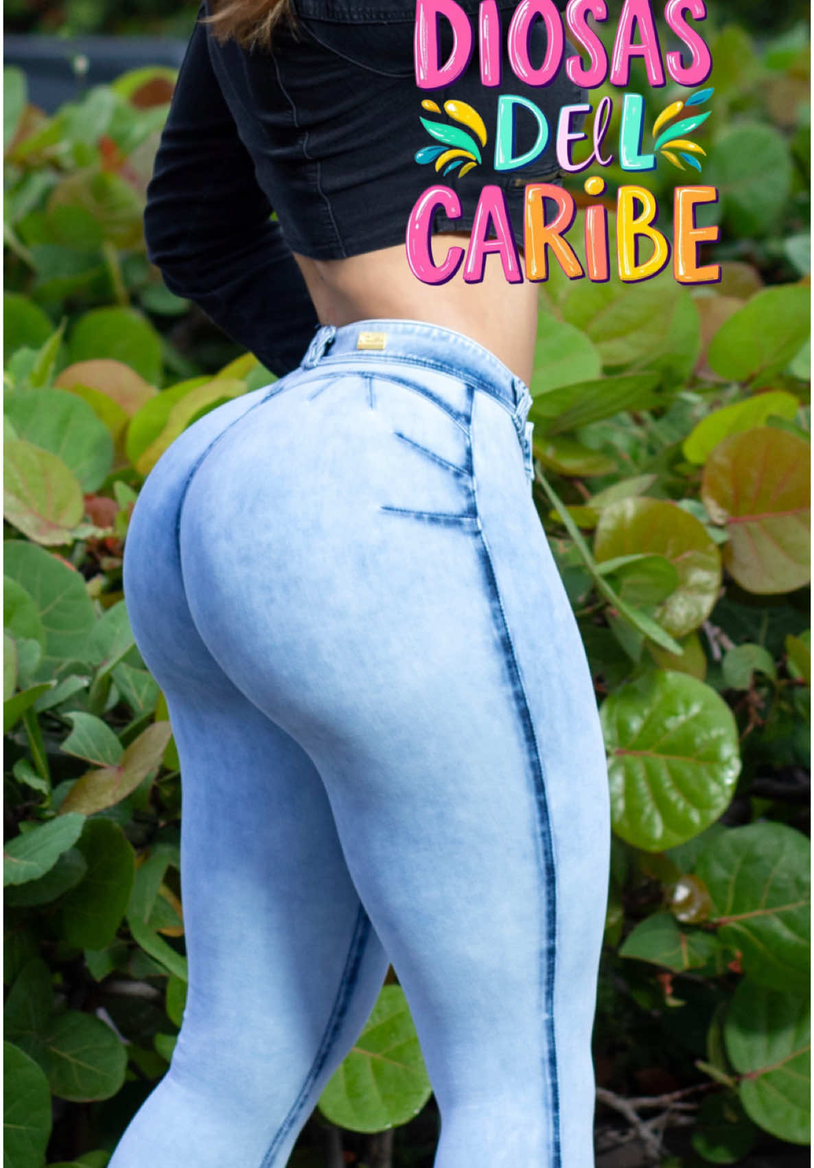 ✨¡CHICAS! MIREN ESTE NUEVO DISEÑO DE UN SOLO BOTÓN Y AZUL CLARITO, ES EL NUEVO MODELO DONCELLA.  📢 INMORTAL SKINNY✨ EDICIÓN LIMITADA💫 COSTO RD$3,150/ $60US TALLAS: •XS •S• M• L MARCA: LIPOJEANS WhatsApp  829-905-6546 Santo Domingo 829-428-5729 Santiago Modelo:  Realizamos Envíos 📦 Nacionales e Internacionales  Nota importante: Cada diseño de Lipo Jeans Es Limitado, se fabrican 1/50.  #DiosasDelCaribe #LipojeansDoncella #StatementDenim #PowerLook #EstiloQueMoldea #CaribbeanMuse #DenimChic