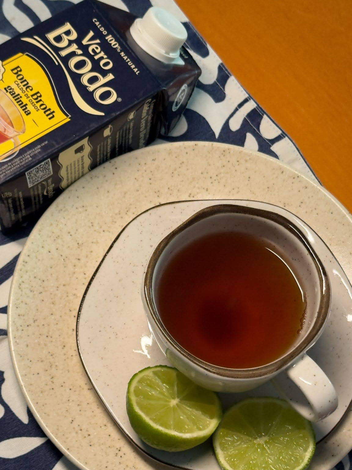 Já reparou como o caldo de ossos virou tendência? O que muita gente ainda não sabe é que ele pode ser um super aliado na rotina: nutre, aquece e faz bem de verdade. O Bone Broth da Vero Brodo é feito com ingredientes naturais e vai direto pra xícara,  pronto pra consumir e cheio de benefícios 🤎🌱 Adquira o seu com desconto com o cupom STOCK20 em www.verobrodo.com.br
