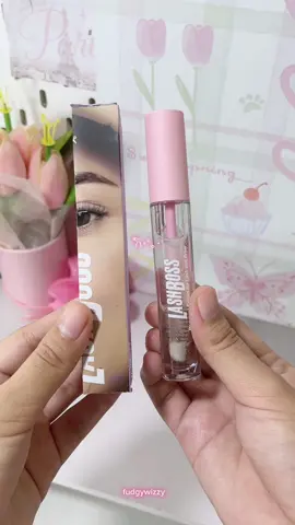 biar bulu mata makin cetar dan gak perlu pakai eyelash extensions, cukup pake serum ini aja tiap malem @Lash Boss 🥰 #serumbulumata #lashbossserumbulumata #lashboss #fyp #rapunzellashboss 