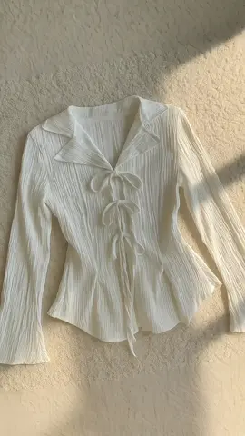 Clean look, clean feeling. Simple but classy—karena gaya nggak harus ribet. #ootdclean #fashionaesthetic #blousekekinian #fypdong#atasanwanita #rekomendasi #rekomendasioutfit #affiliatetiktok #affiliatemarketingforbeginners 