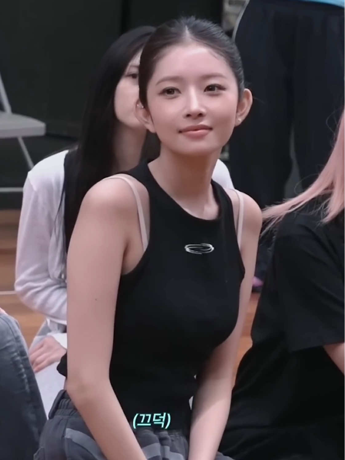 น้องเรย์มัดผมรวบตึงเก็บผมหน้าม้าขึ้น แล้วสวยมากกก โตเป็นสาวเลยลุคนี้ ชอบมากๆๆ #Rei #Naoirei #IVE #아아브 #레이 #ivepalooza 