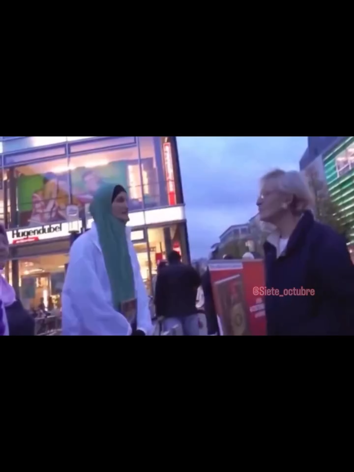 #ENGLISH Go away, you stupid fanatics! Go back to your country and take your #Quran with you!” That’s what a German woman shouted at Islamist preachers on her street. She’s right. Western cities are being used to spread jihadist ideology. This has nothing to do with faith — it’s about conquest. You have two choices: 👉 Defend your country now 👉 Or study the Quran later #Silenceissurrender #Wakeup #islamic people is compatible with only destruction #German Queen - Bravo strong woman  ⸻ 🇪🇸 #ESPAÑOL 🇩🇪 “¡Fuera, fanáticos estúpidos! ¡Vuelvan a su país y llévense el #Corán con ustedes!” Eso fue lo que una mujer alemana les gritó a unos predicadores islamistas en la calle. Y tiene razón. Las ciudades occidentales están siendo usadas para difundir ideología yihadista. No es religión, es conquista. Tienes dos opciones: 👉 Defender tu país ahora 👉 O estudiar el Corán después El silencio es rendición. Despierten.