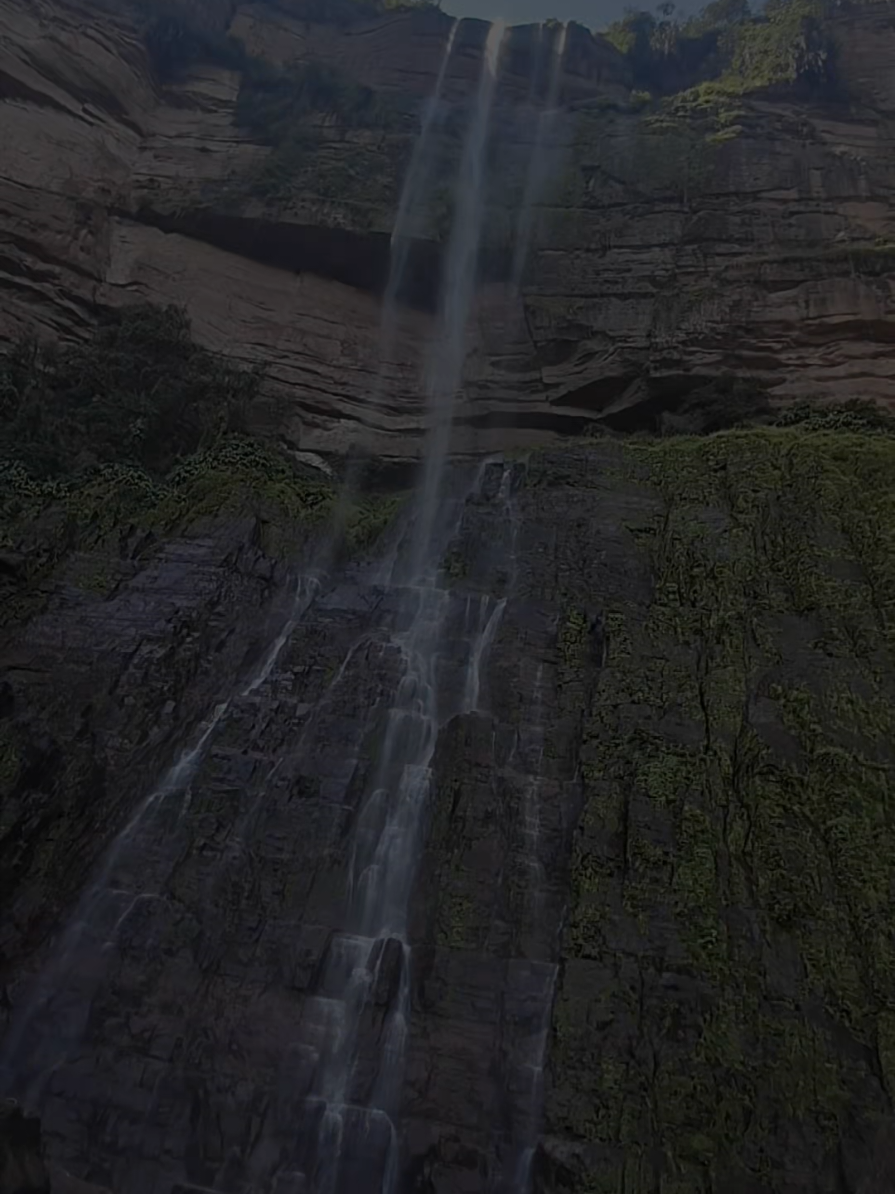 Enamorada, que lugar tan bonitooo  ✨️✨️ #senderismo #cascadas #camino #natural #cascadasmagicas #cascadasantarita #santander 