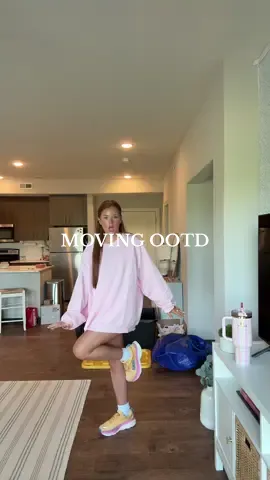 Moving-out ootd :) I hate to admit it but the @DAILYDR!LLS set is entirely worth it #OOTD #ootdinspo #movingout #moving #college #collegeapartment #dailydrills #sweatset #trending #viral #fyp 