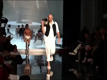 Lol | #malemodel falling at #jeanpaulgaultier spring/summer 2011 menswear  #fashion #00sfashion #runwaymodel #falling #fashiontiktok 